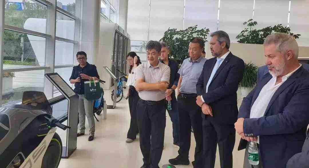 Em busca de investimentos para o Ceará, o Governador Elmano visita a parque de geração de energia renovável na China