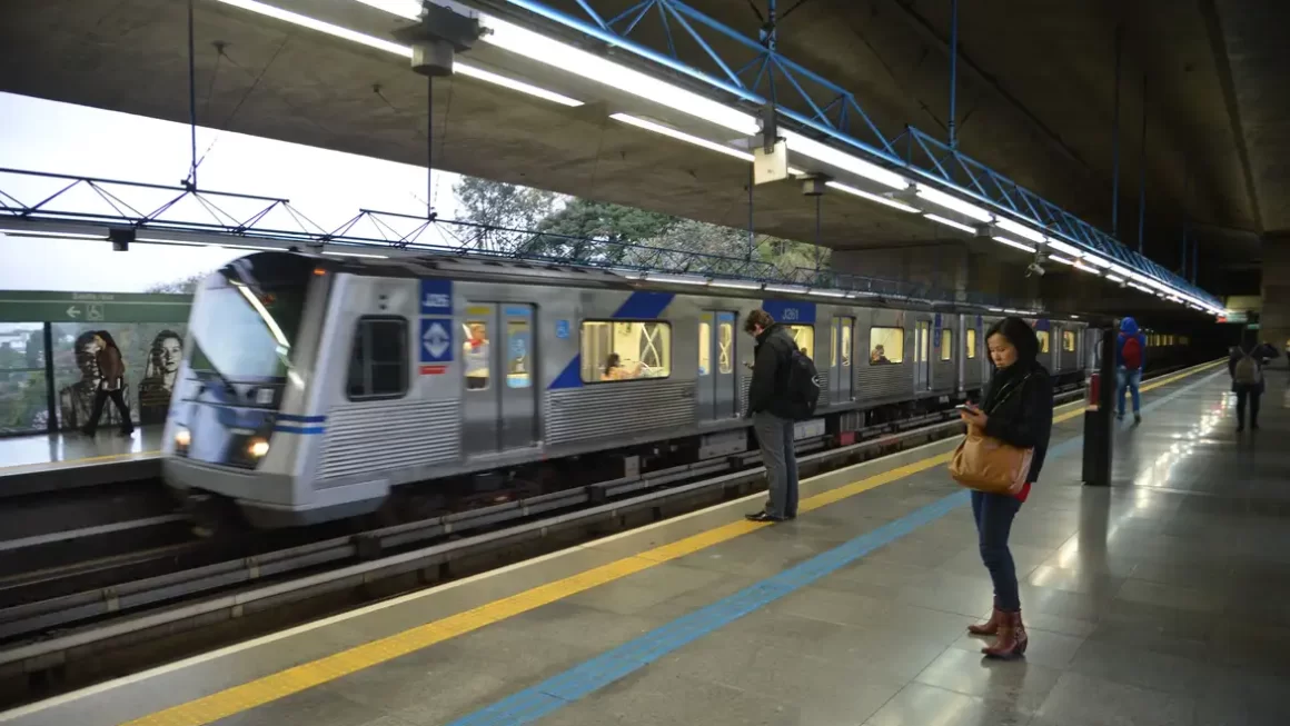 Metrô e trens metropolitanos de SP serão reajustados em 4%, e passarao a custar R$ 5,20