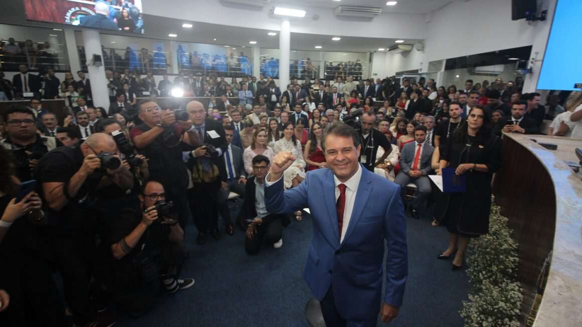 Evandro Leitão toma posse como prefeito de Fortaleza e diz que “É chegada a hora de devolver a esperança ao povo de Fortaleza”