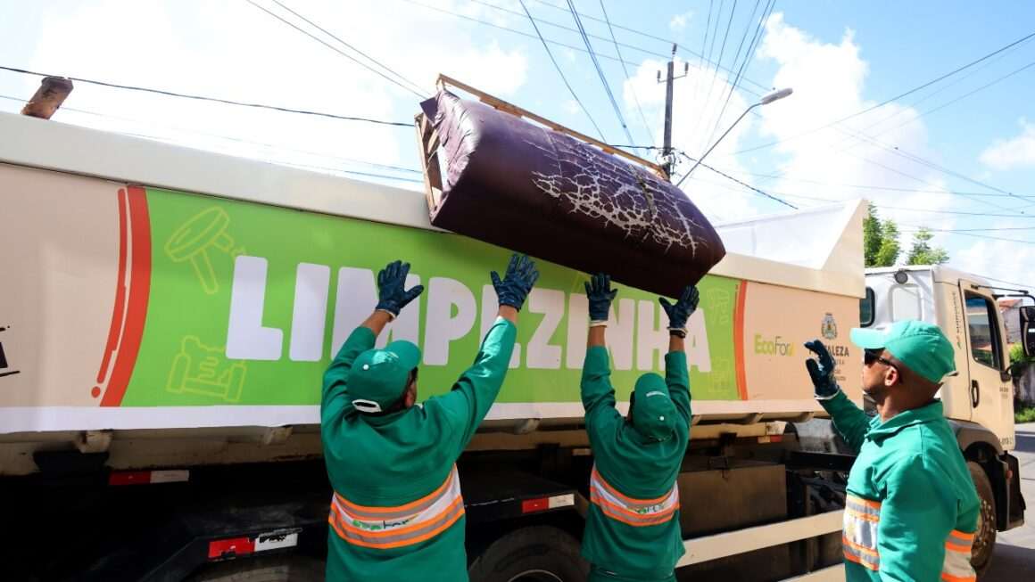 Caminhão Limpezinha atende 250 agendamentos e recolhe 140 toneladas no primeiro mês do programa