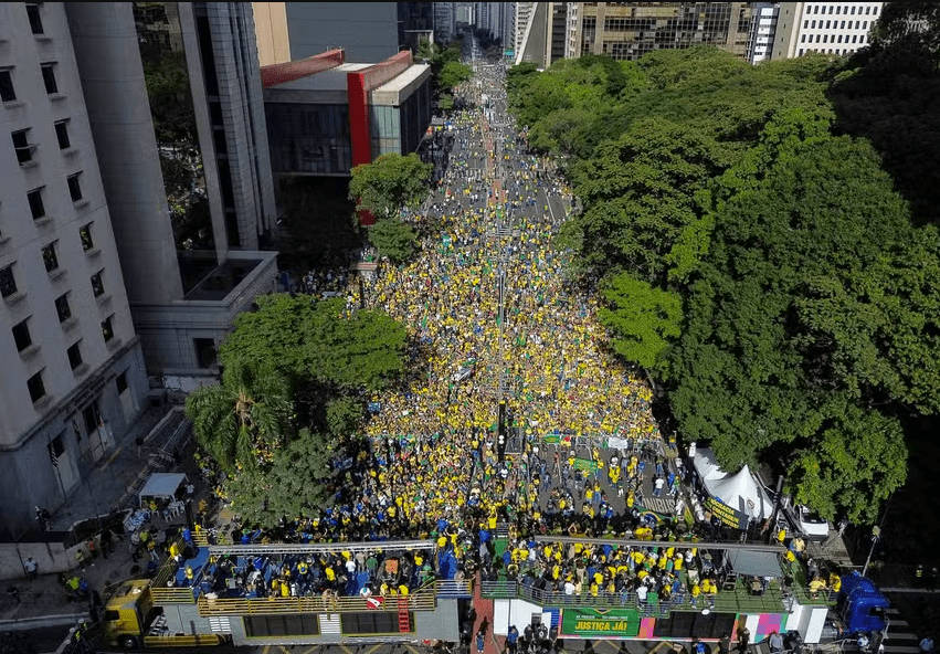 Bolsonaro realiza ato em SP e reúne 12,4 mil  apoiadores contra julgamento no STF