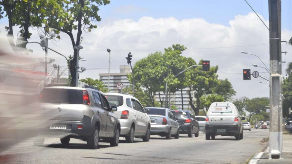 Informações sobre serviços do Detran serão enviadas aos proprietários de veículos registrados no Ceará por WhatsApp