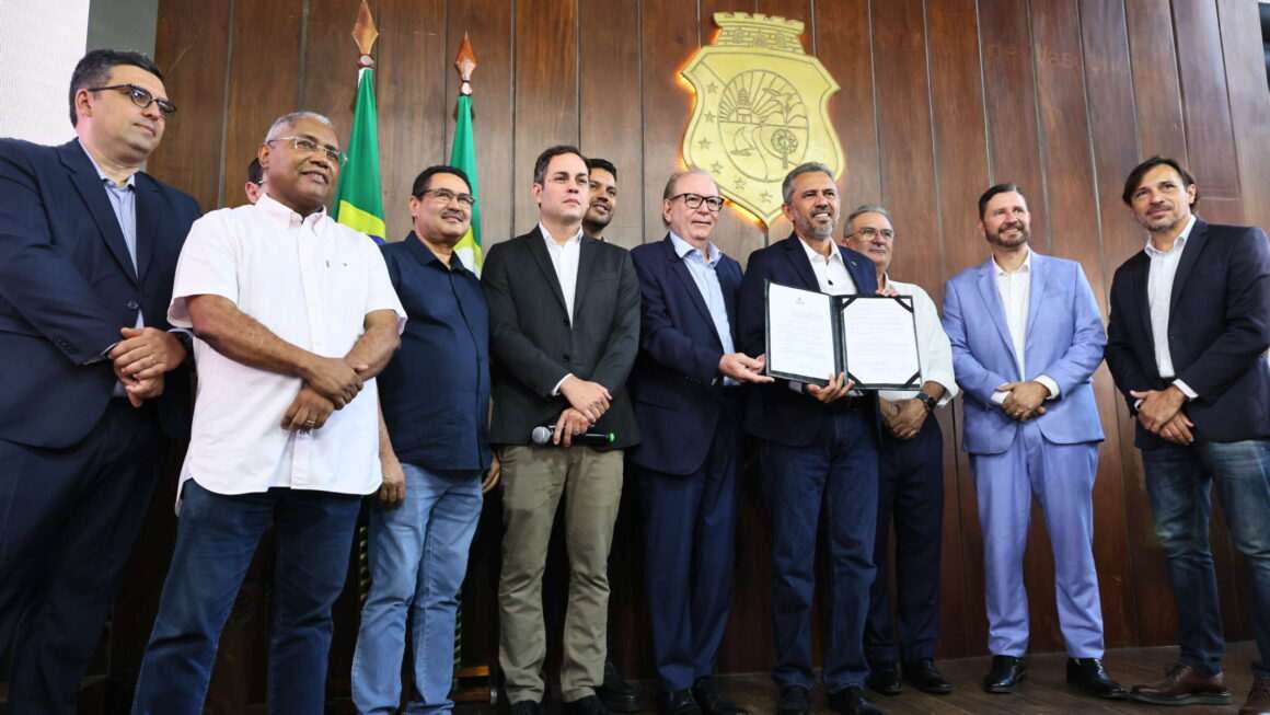 Governador do  Elmano assina decreto com medidas para mitigar impactos do tarifaço dos EUA