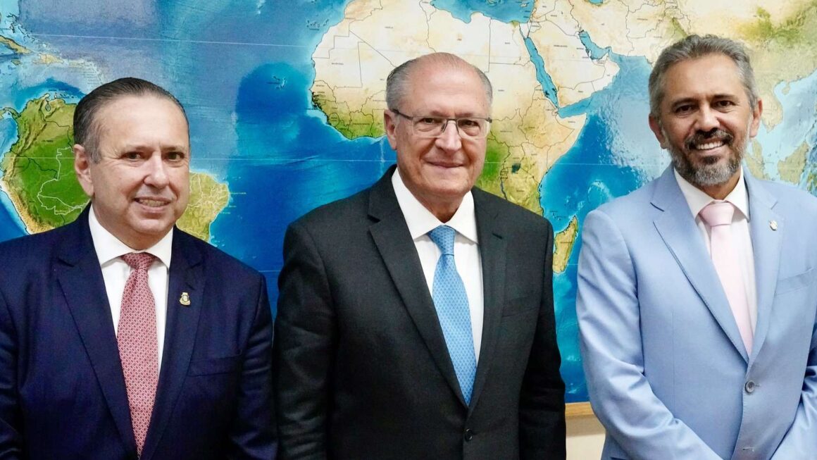 Exportadores do Ceará atingidos pelo tarifaço dos EUA, devem ser contemplados por Pacote do Governo Federal, afirma governador Elmano