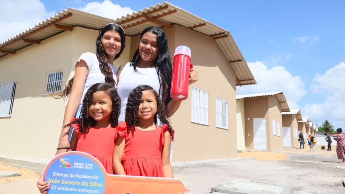 Horizonte no interior do Ceará recebe 32 casas do primeiro empreendimento após retomada do Minha Casa, Minha Vida