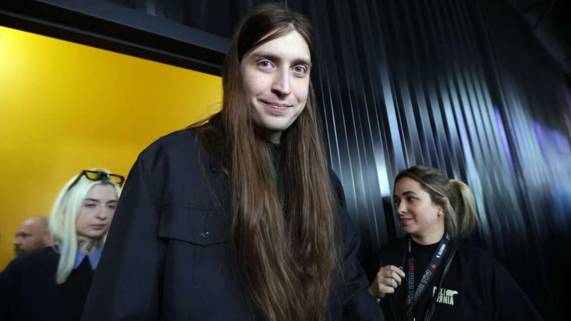 Suspeito de ameaçar influenciador Felca é preso pela polícia em Olinda