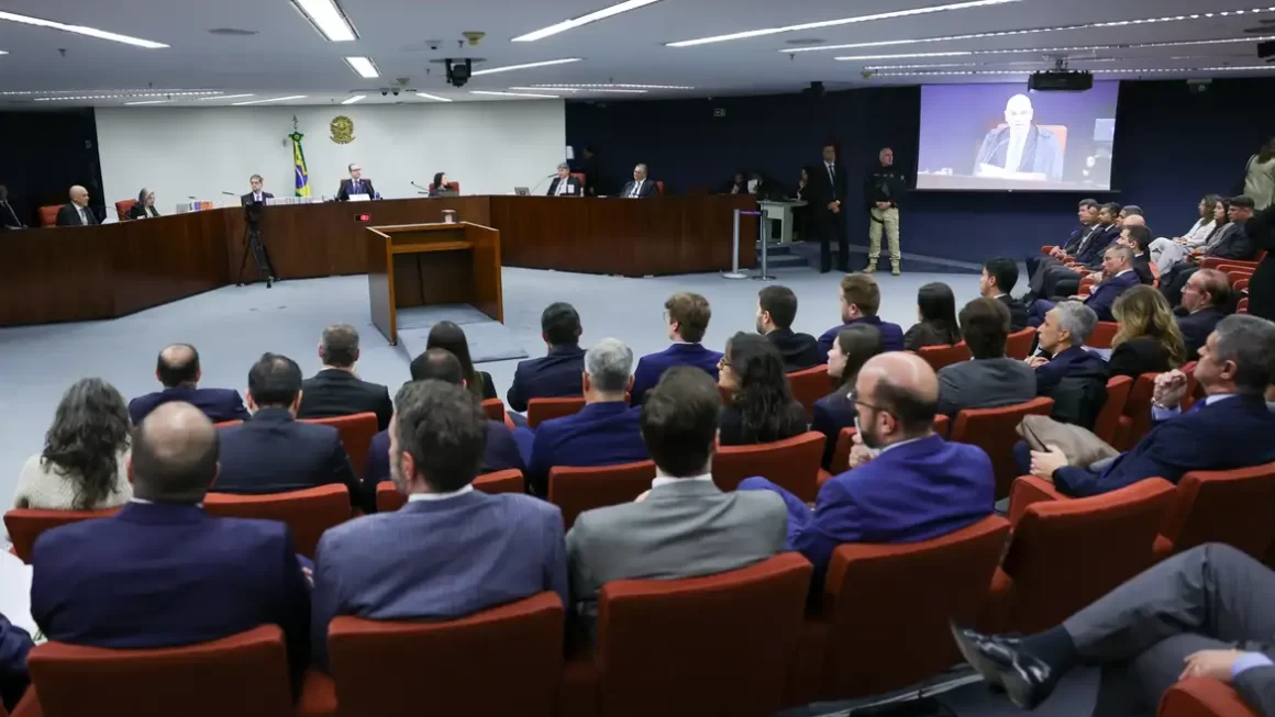 STF encerra primeiro dia do julgamento de Bolsonaro e mais sete réus