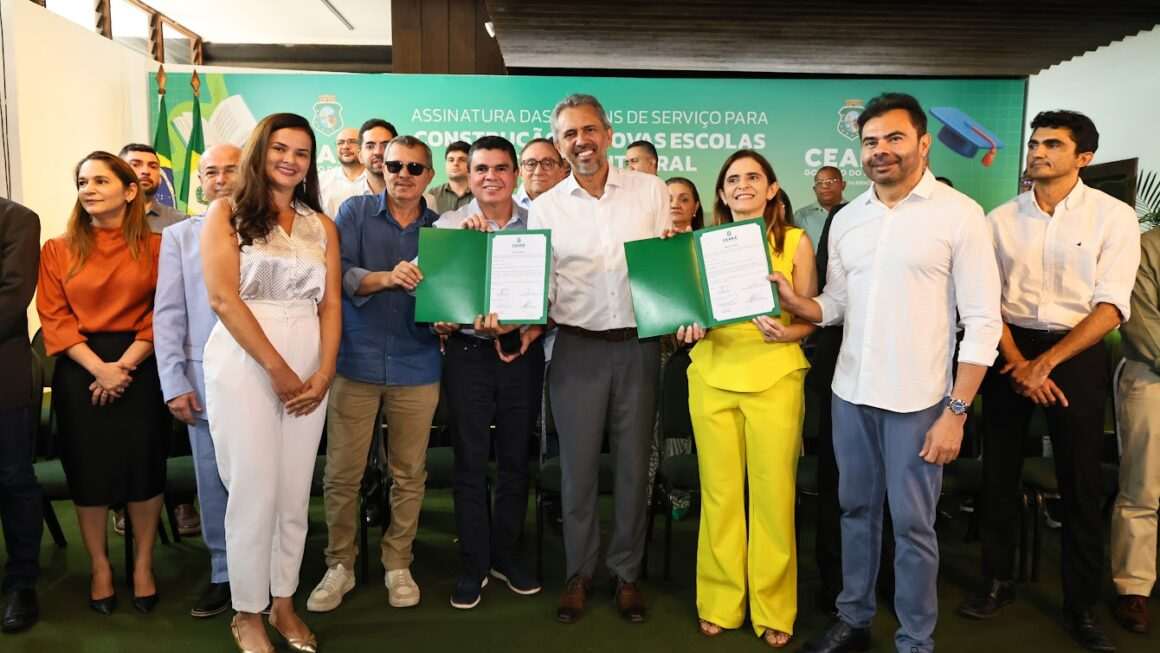 Governador do Ceará Elmano de Freitas assina ordens de serviço para construir 9 escolas em tempo integral