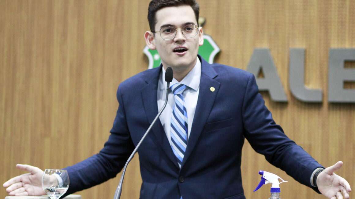 Câmara Municipal de Eusébio no Ceará rejeita título de cidadão para o bolsonarista Carmelo Neto por 9 votos a 1 em votação esmagadora