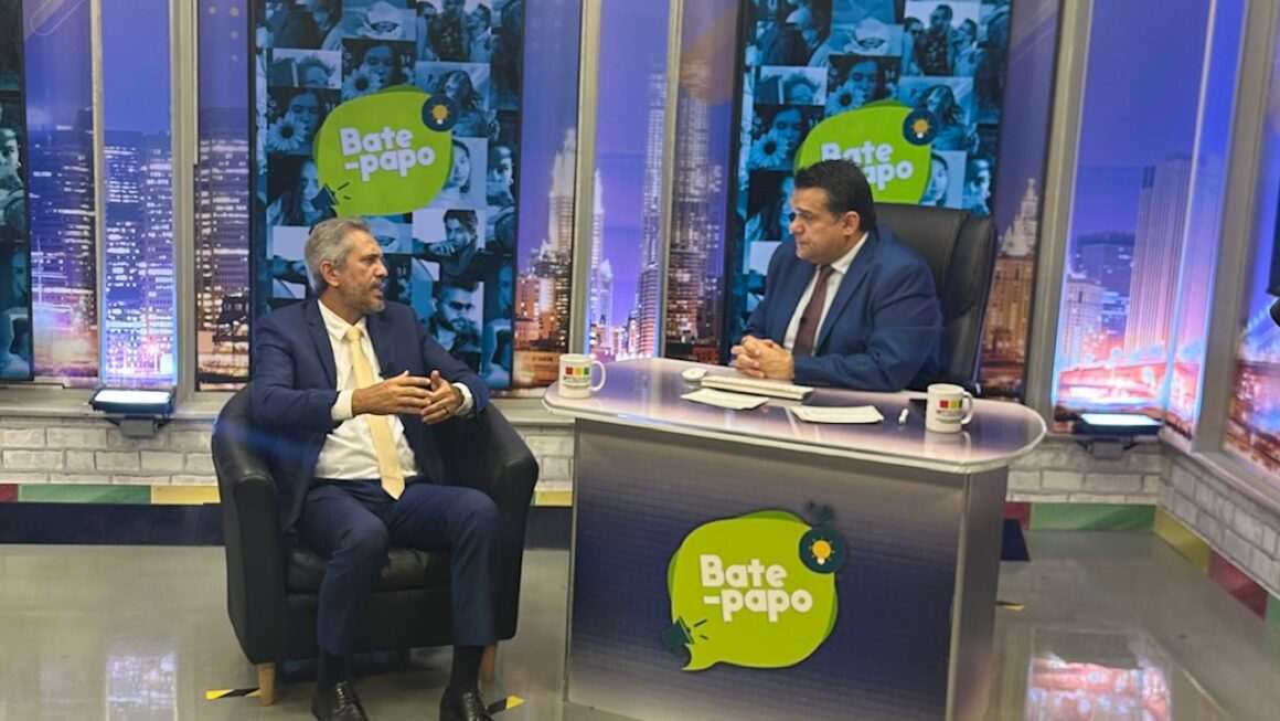 Exclusivo em Nova York: Governador do Ceará Elmano é entrevistado no talk show Bate Papo com Amadeu Maya na SPT Television | SIC Internacional