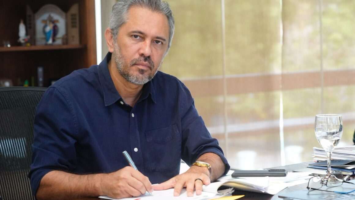 Amparo e dignidade: lei que garante auxílio a crianças que perderam os pais na pandemia, é sancionada pelo Governador Elmano de Freitas