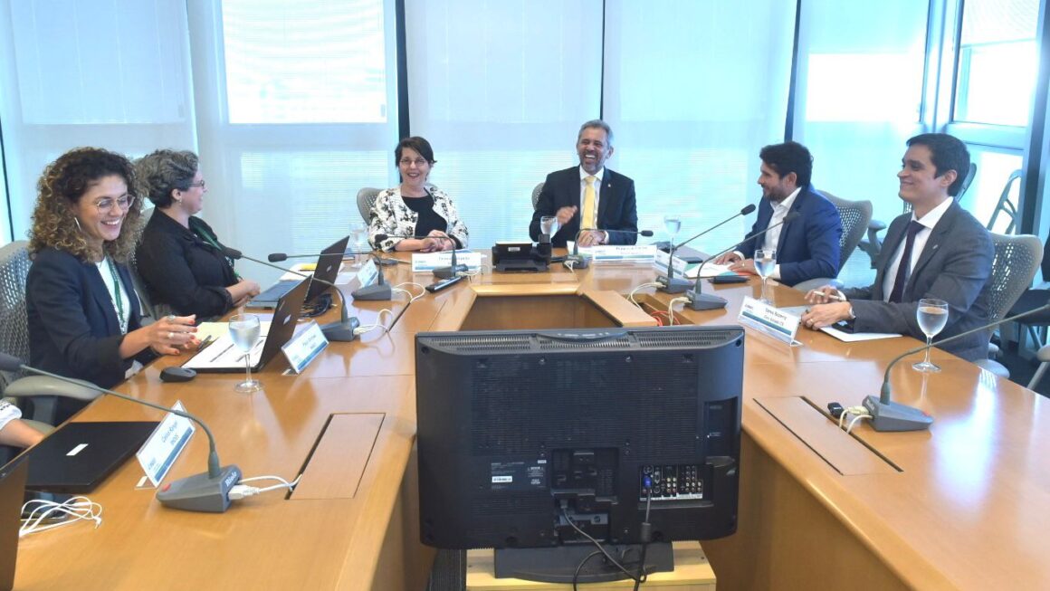 Do Rio para o Ceará: governador Elmano fecha grandes parcerias