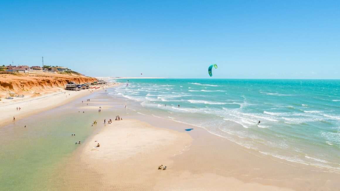 CEARÁ DISPARA! ESTADO LIDERA TURISMO NO NORDESTE PELO TERCEIRO MÊS CONSECUTIVO E SUPERA MÉDIA NACIONAL