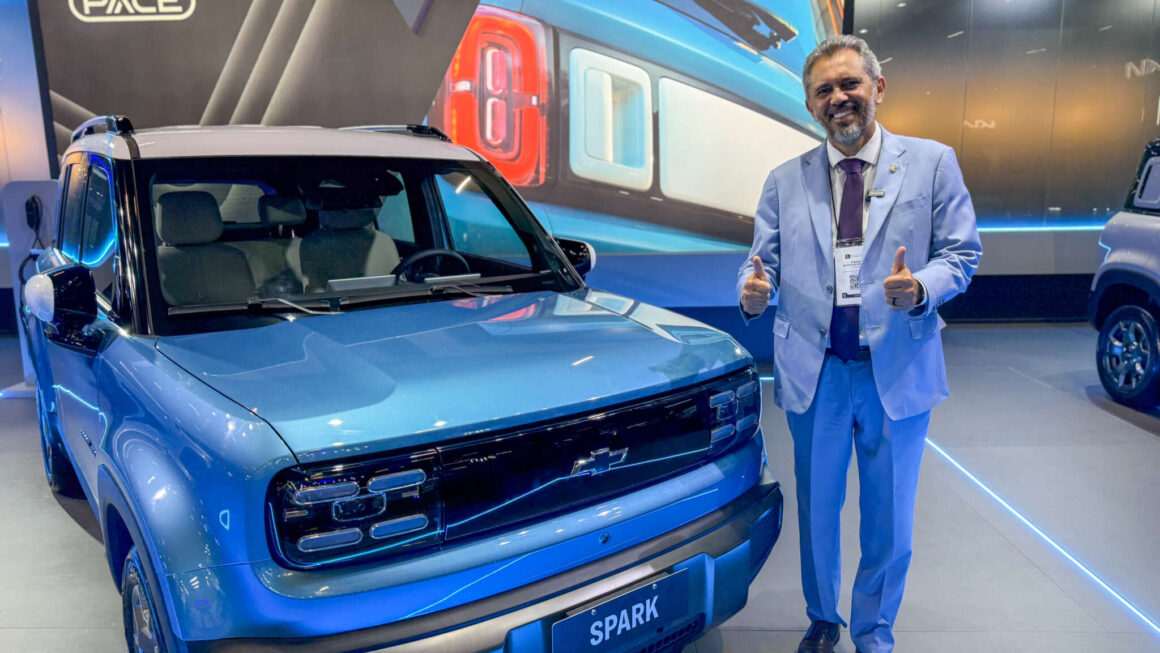 No Salão do Automóvel de São Paulo, o Governador do Ceará Elmano de Freitas confirma Lula na inauguração do Polo Automotivo do Ceará
