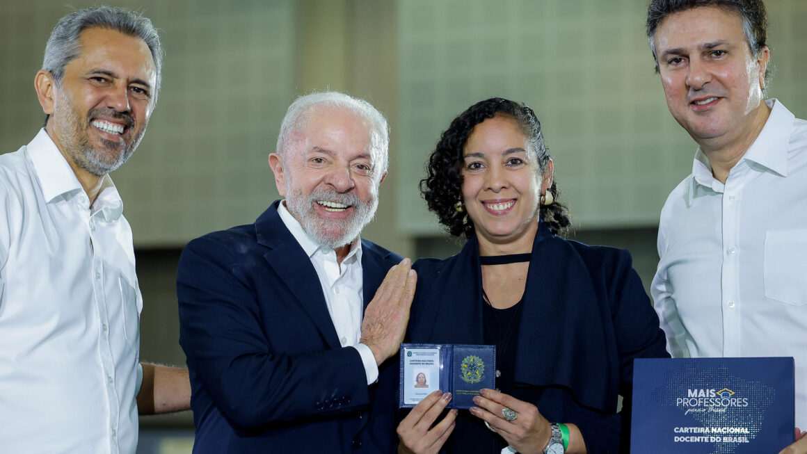 Lula, Camilo e Elmano entregam Carteira Nacional Docente e anunciam nova etapa do ITA!