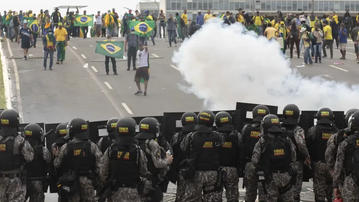 STF forma maioria para condenar cinco PMs do DF a 16 anos pelo  8/1 