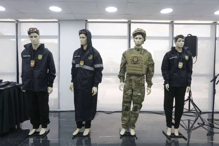 Governador do Ceará Elmano de Freitas entrega mais de 7,3 mil equipamentos para reforçar o trabalho da Polícia Civil