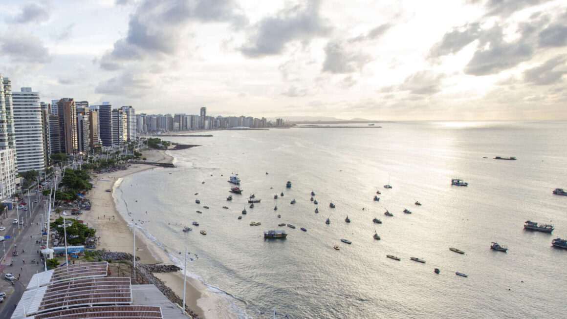 Vai curtir o Carnaval na praia? Veja onde o mar está próprio para banho em Fortaleza
