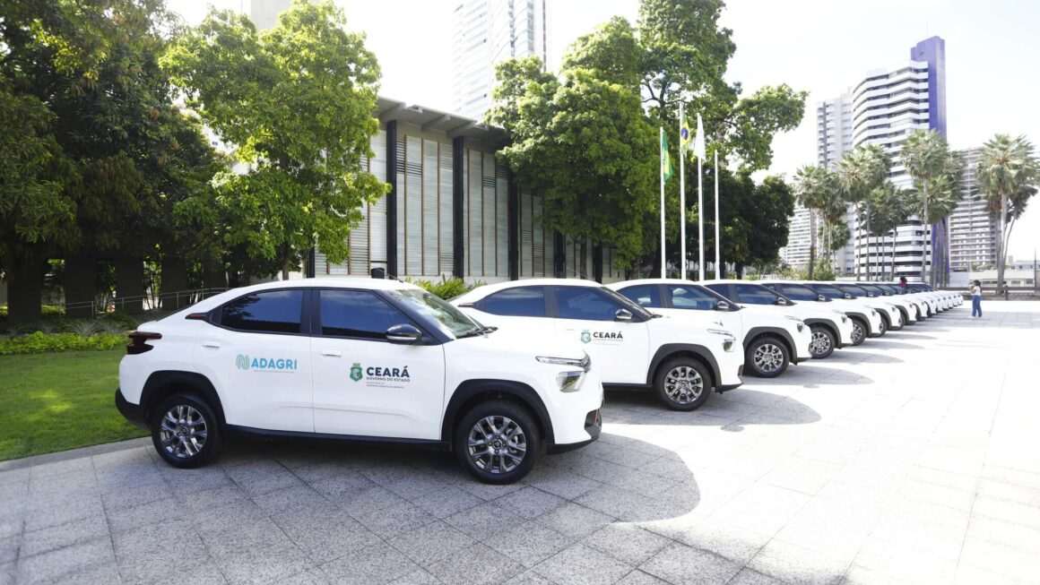 Governo do Ceará entrega 20 novos veículos e reforça trabalho de fiscalização da Adagri no Estado