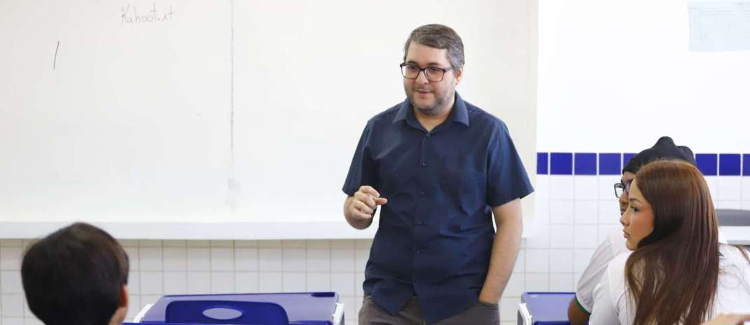 ELMANO ANUNCIA PAGAMENTO E PROFESSORES RECEBEM 5ª PARCELA DOS PRECATÓRIOS DO FUNDEF