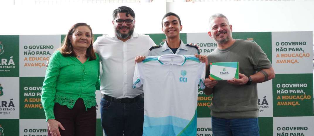 GOVERNO DO CEARÁ ENTREGA TABLETS A 12 MIL ALUNOS DE CENTROS CEARENSES DE IDIOMAS